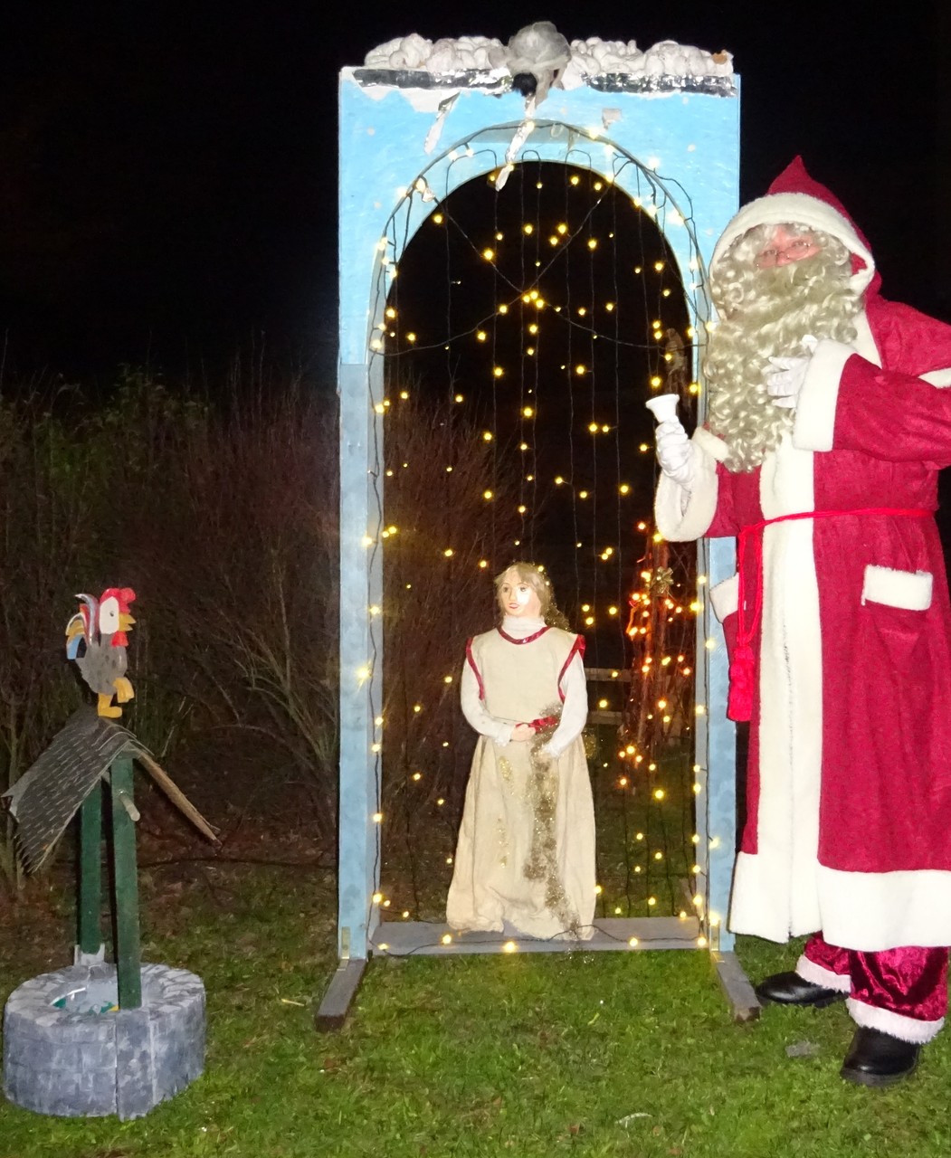 Nostalgieweihnachtsmann trifft Goldmarie von Frau Holle