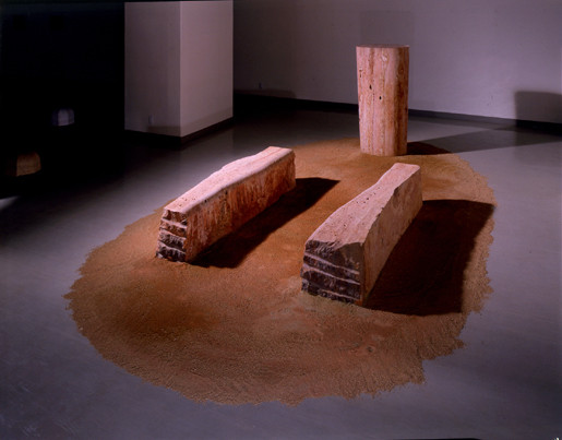 《　Condensations　》  　 2005  　 red travertine 　  265×340×144 cm