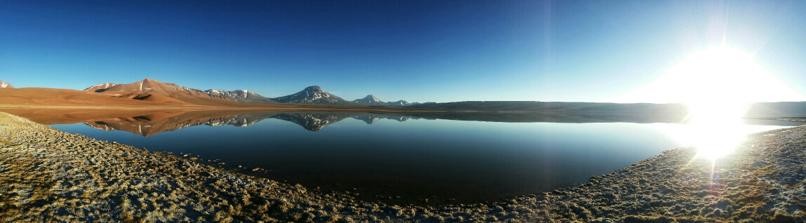 Wunderschönes Panorama mit aufgehender Sonne.