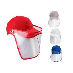Código SLD 051 GORRA CON CARETA DESMONTABLE Gorra con careta de protección que cubre ojos, nariz y boca. Cuenta con broches metálicos para hacer la careta desmontable y usar la gorra con o sin protector. Material Algodón/Pet. Medida 30 x 28 cm. 