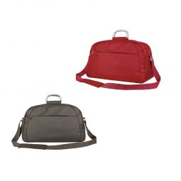 Código SIN 307 MALETA ANDINO Bolsa principal, bolsa frontal con compartimento para smartphone, bolígrafos y documentos. Incluye asas metálicas y correa ajustable. Material Poliéster Medida 50 x 33 x 19 cm