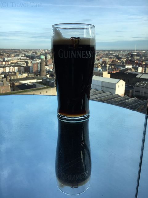 Guiness mit Ausblick - über den Dächern Dublins in der Gravity Bar.
