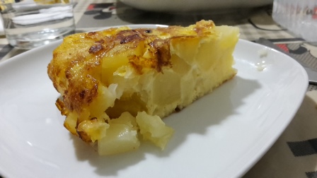 Spanische Tortilla - Ei, Zwiebeln und Kartoffeln.