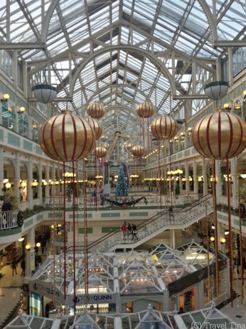 Im viktorianischen Shoppingcenter an der Grafton Street ist alles auf Weihnachten ausgerichtet.