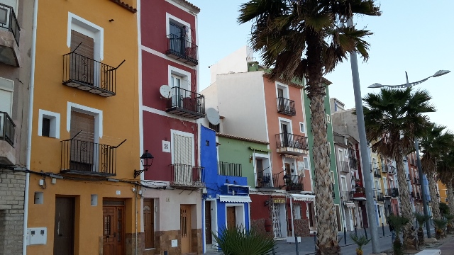 Bunte Häuser in Villajoyosa/ Spanien.