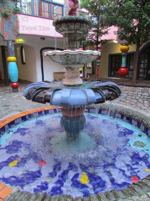 Brunnen im großen Innenhof.