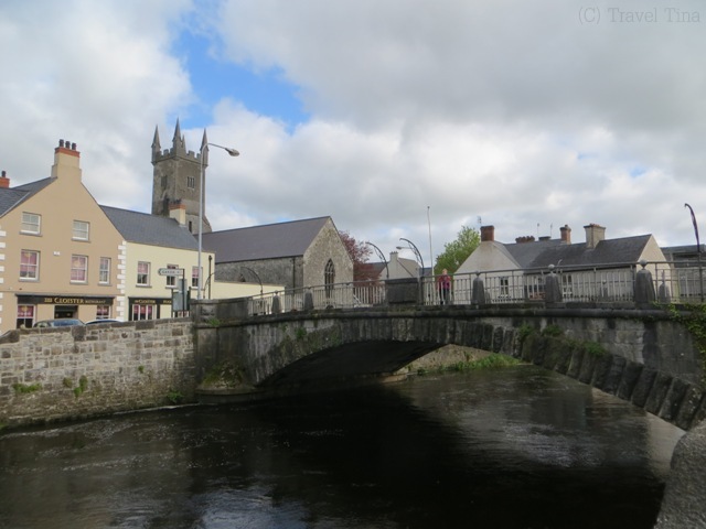 Spaziergang durch Ennis entlang am River Fergus.