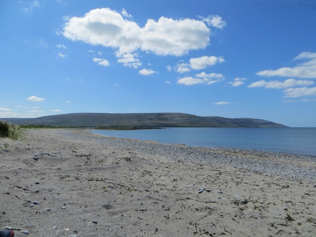 Der Strand ist vom Dorfzentrum etwa 4km entfernt.