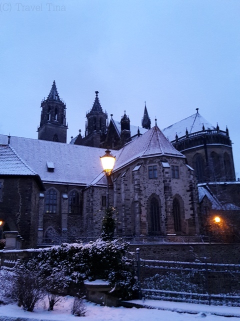 Eingeschneiter Magdeburger Dom. 