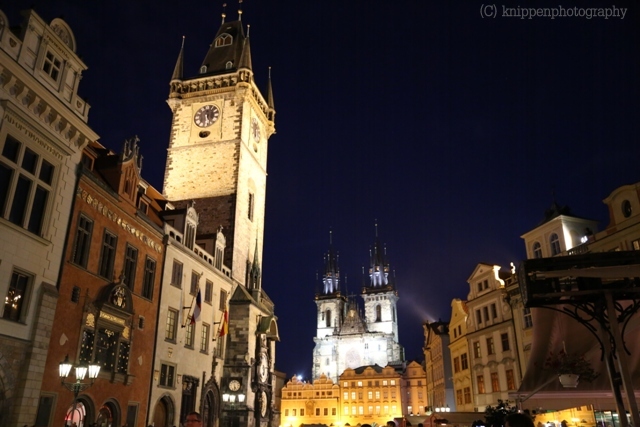 Altstädter Ring bei Nacht.