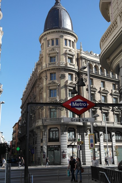 Die Gran Via ist Madrds große Shoppingstraße