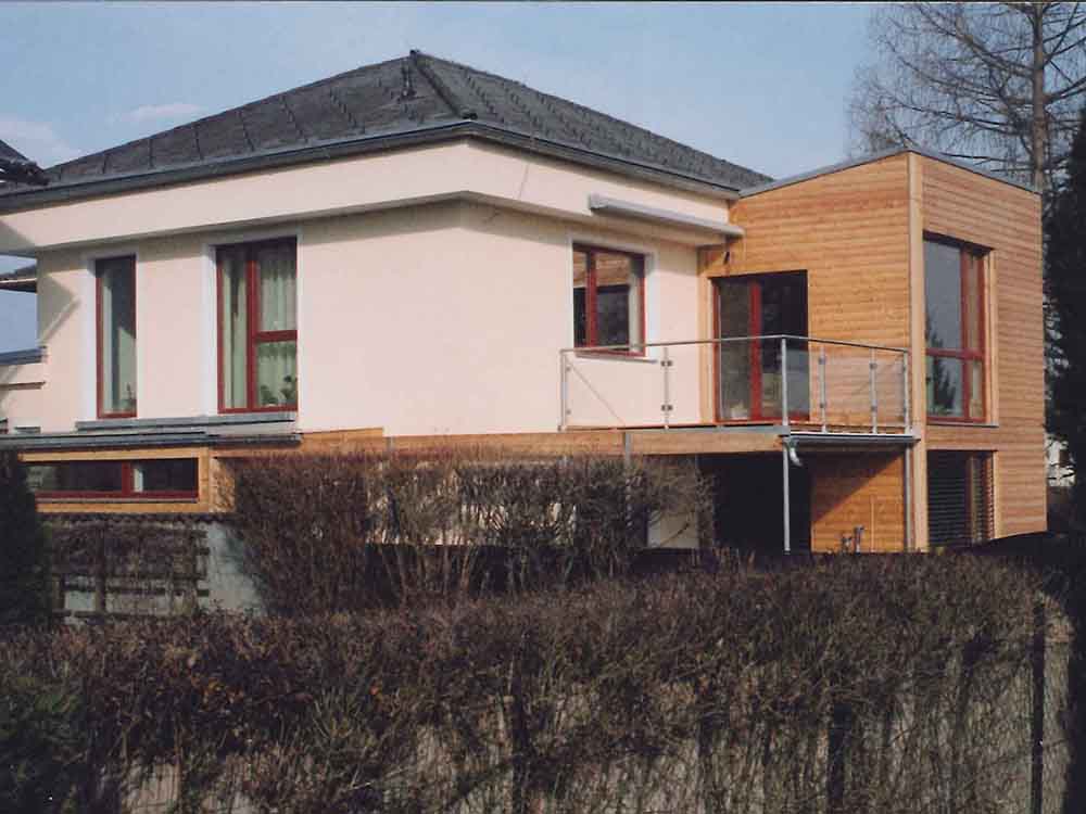 Holzbox mit Pergola und neuem Windfang