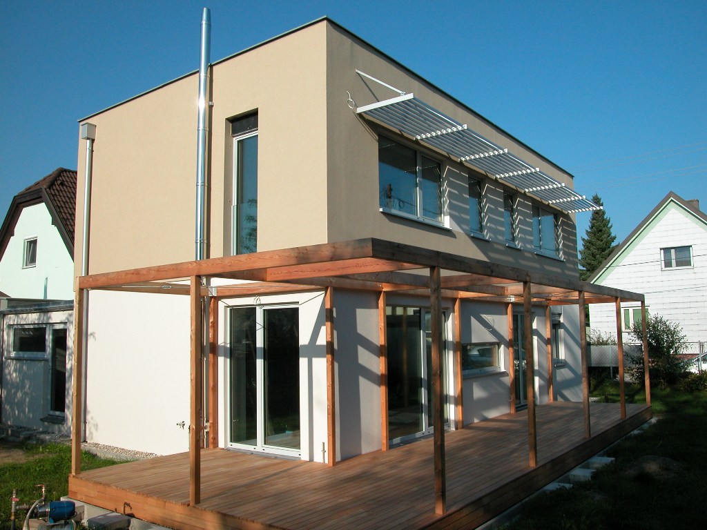 Passivhaus mit Pergola