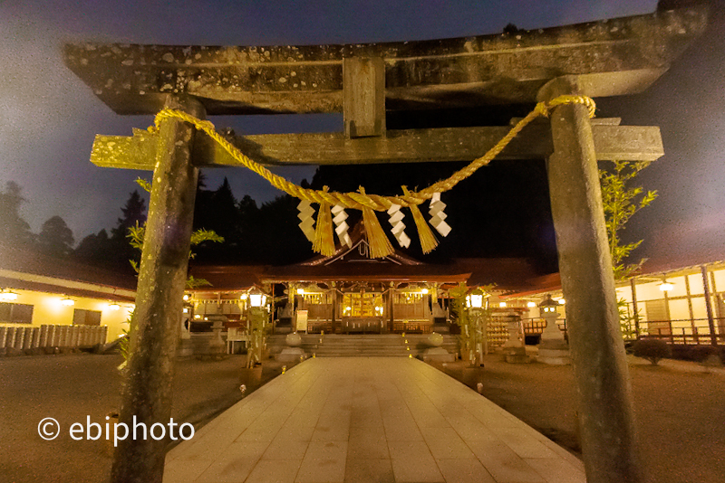 夜の金蛇水神社