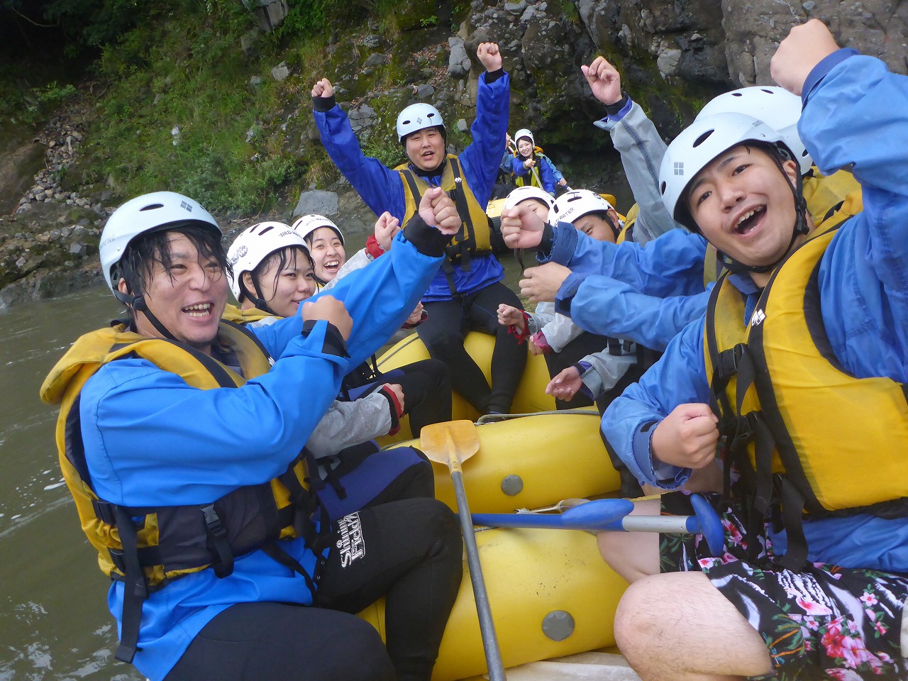 梅雨の時期のお得プラン！！ 雨が降っても楽しめるラフティングならではの曜日限定サービスプラン☆登場！！！