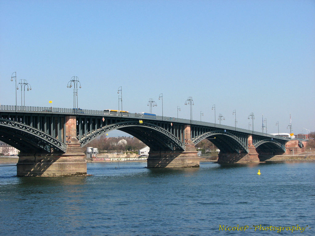 Theodor Heuss Brücke in Mainz, März 2012