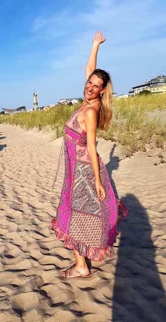 Ramona tanz am Strand