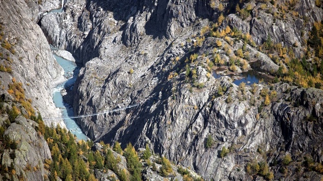 Weitwandern ohne Gepäck im Wallis: Hängebrücken Trail Aletsch Arena