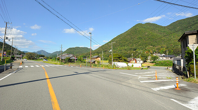 国道292号を右折