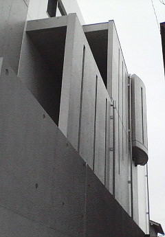 RC造 ３階建て２世帯住宅　外部打放し仕上