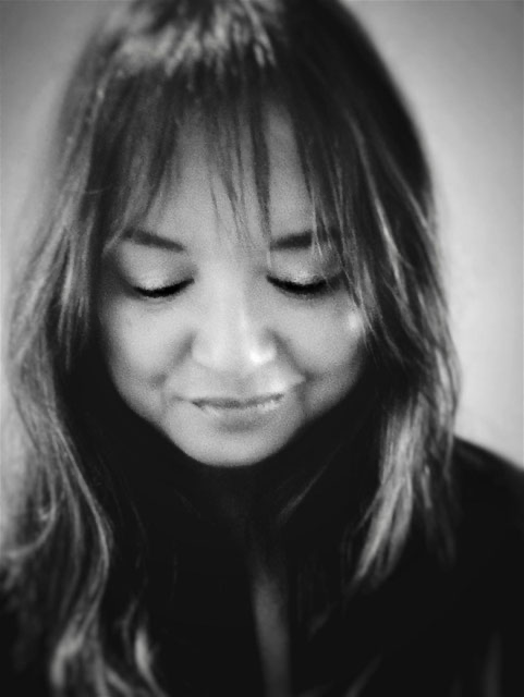 Black and white portret of Nancy Tjalondo 