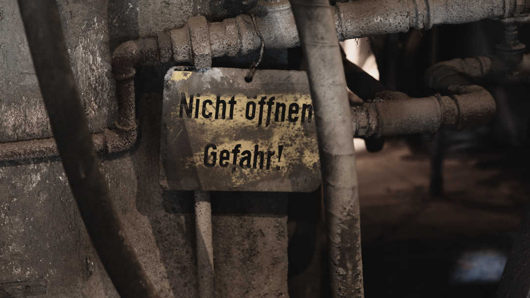 Nicht öffnen, Gefahr!