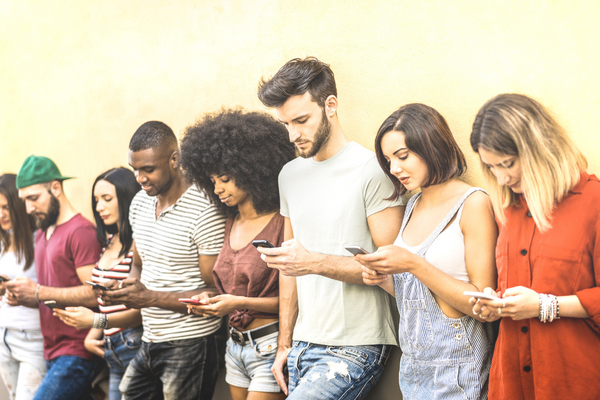 Pourquoi sommes nous accros aux réseaux sociaux?