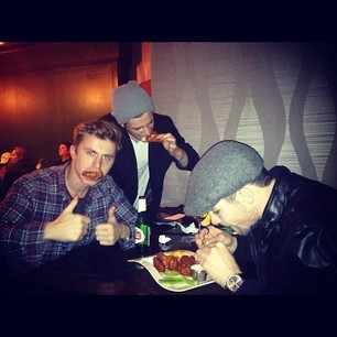 2013.1.4 Eating Buffalo wings 