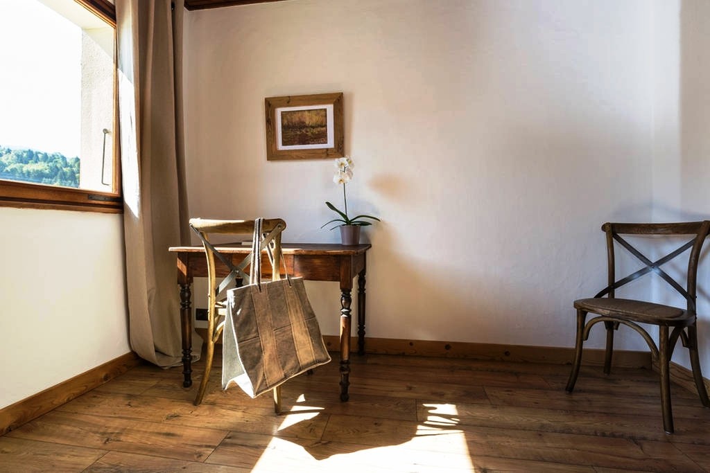 Appartement à louer à Megève - La chambre 2 coin bureau