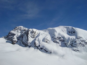 Der breite Rücken des Mont Brulé vom Refuge des Bouquetins (Foto: Céline & Adrian). 