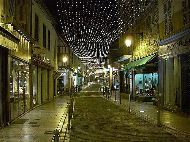 Illumination des rues des Beaune pendant la Vente des Vins