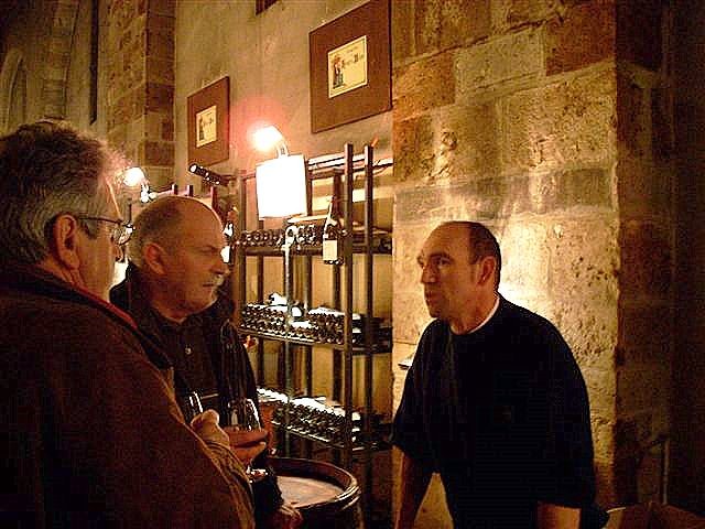 Dégustation au Marché aux Vins au cours de la Vente des Vins