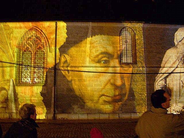 Projection sur le mur de l'Hôtel Dieu