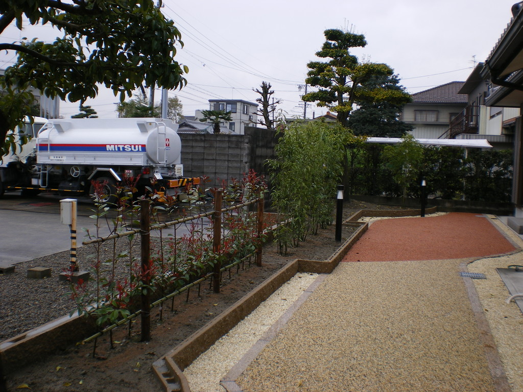 植栽と花壇・アプローチ