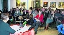 Die deutsche Schriftstellerin türkischer Abstammung Serap Cileli las in der Akademie Kues aus ihrem Buch "Eure Ehre, unser Leid". Die engagierte Frau setzt sich unermüdlich für benachteiligte türkische Mitmenschen ein. 
