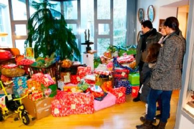 Foto: BFMUZ, Wunschbaum mit Geschenken