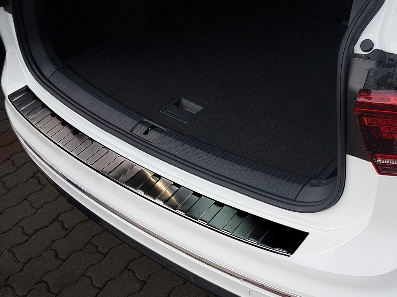 Ladekantenschutz für VW TIGUAN 2 AD1 Schutzfolie Carbon Schwarz 3D 160µm