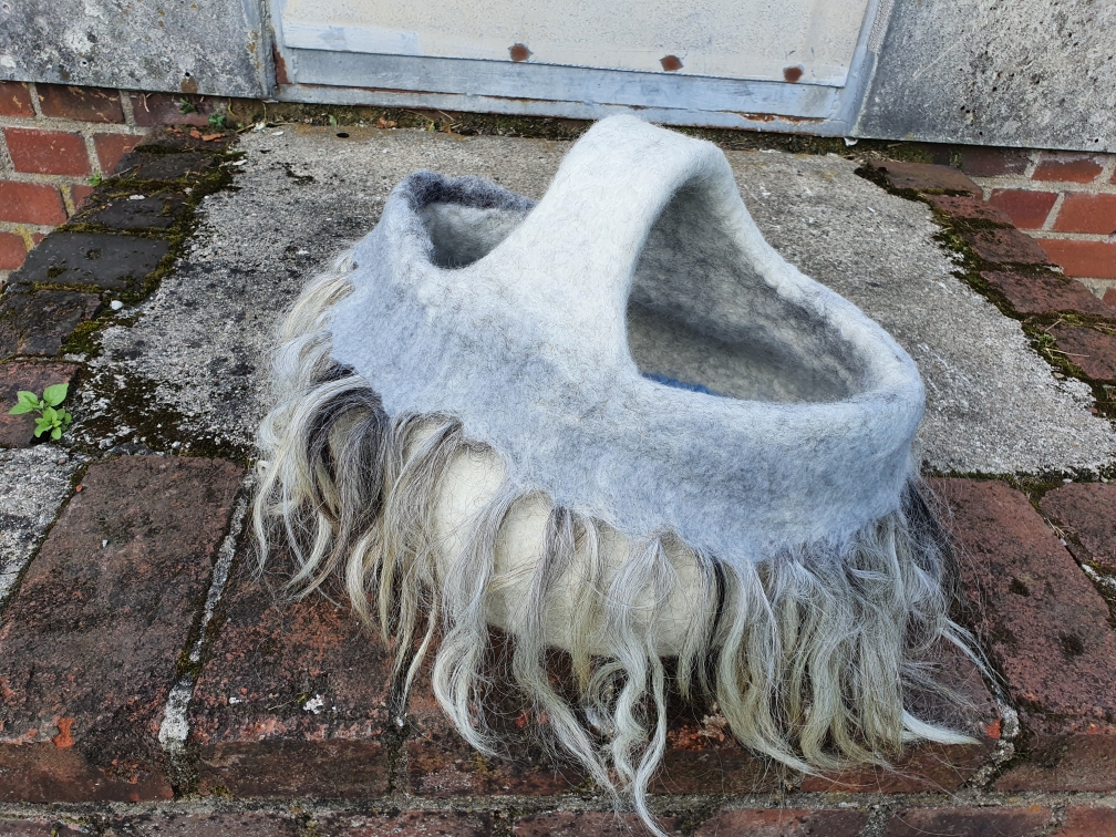 Gefilzter Korb aus Gotländisches Pelzschaf mit Zackelschaf Locken,  100% Wolle, Durchmesser ca 50 cm, Preis auf Anfrage 