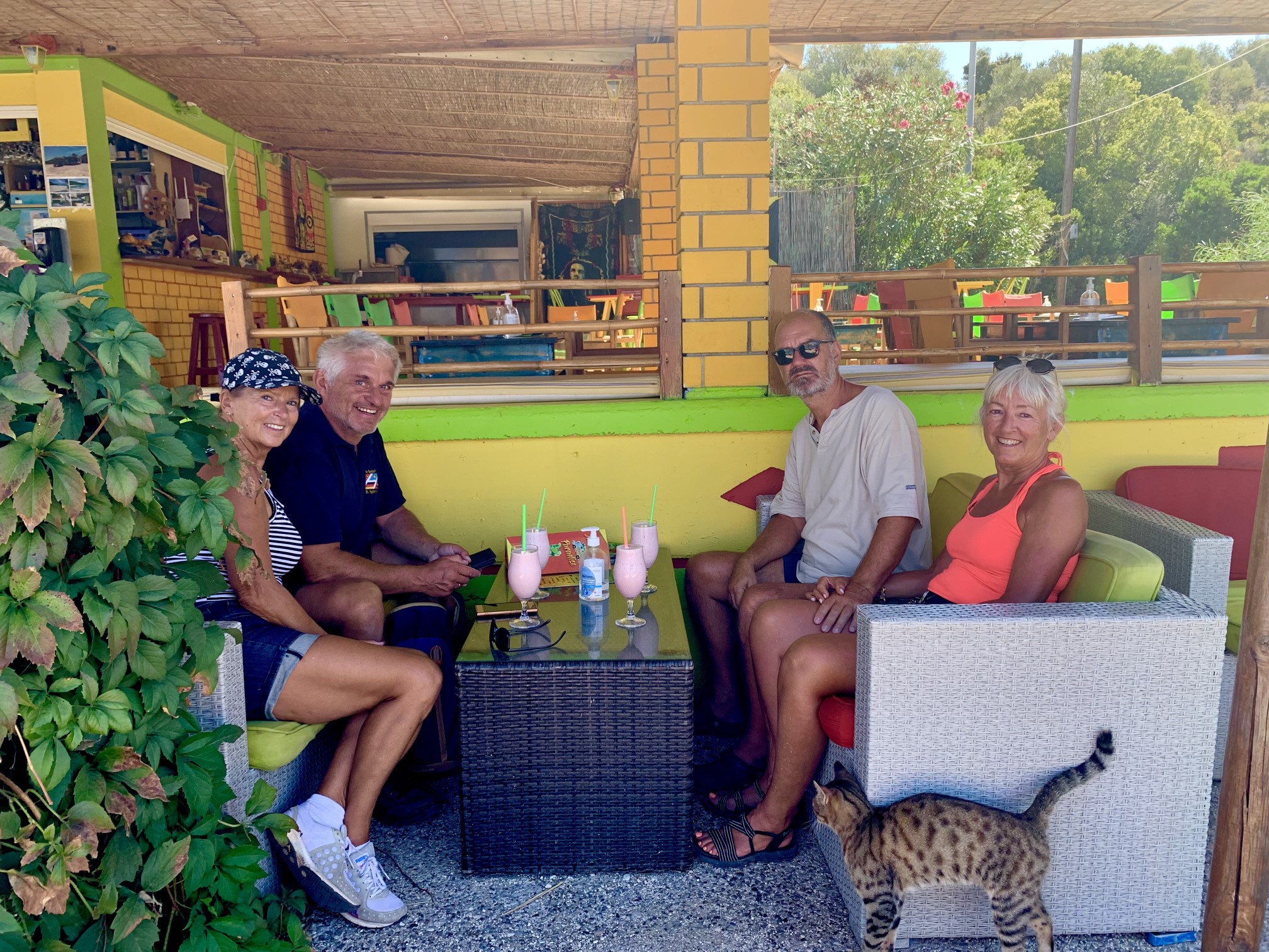 Noch in der Bar - skeptisch aber zufrieden