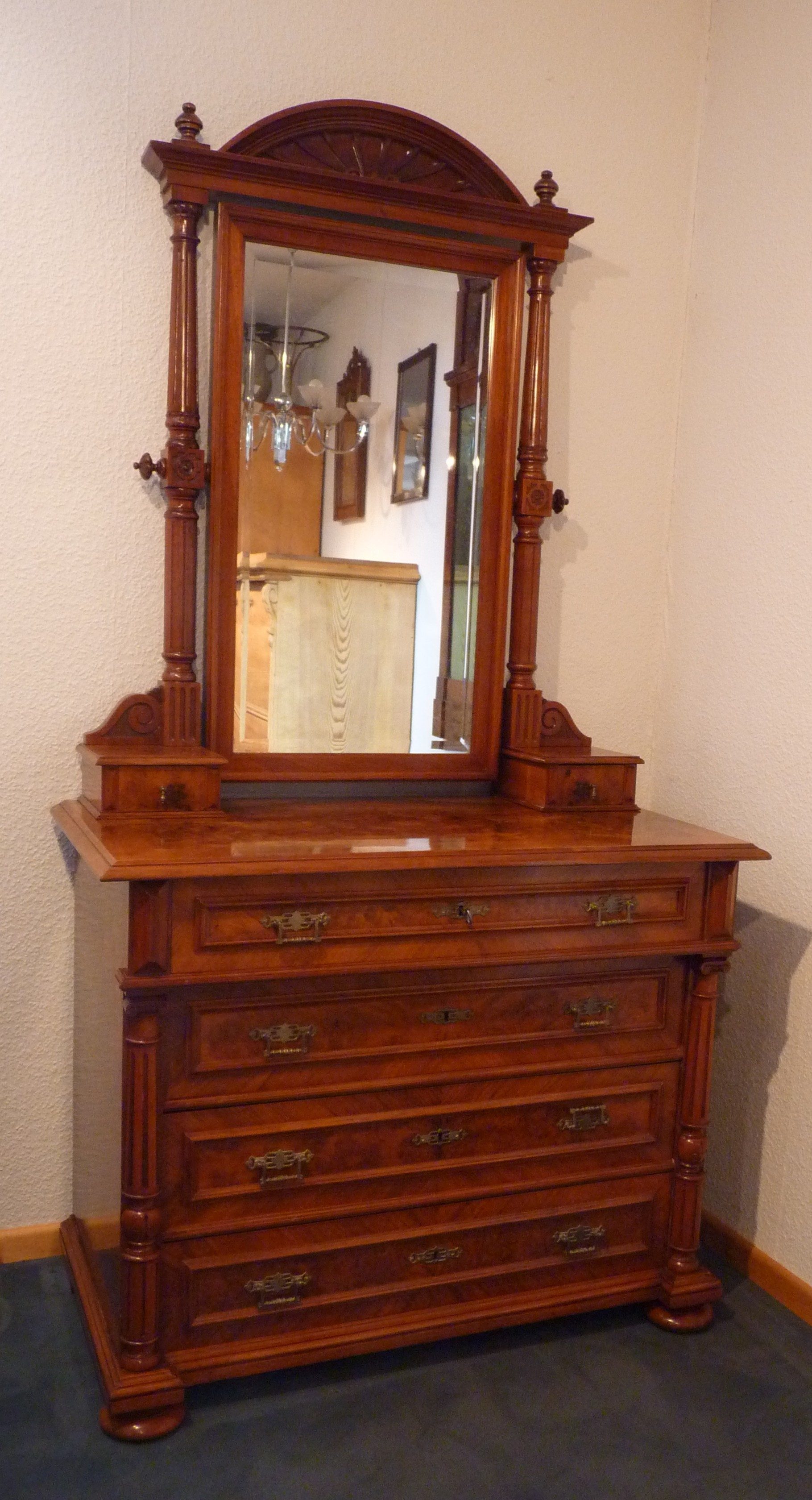 Kommoden - jakisch-antike-moebel.de