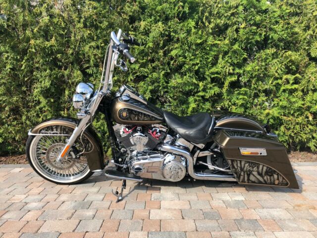 Harley Davidson SOFTAIL DELUXE BAGGER ROAD KING CUSTOM UMBAU pridecustoms Webseite