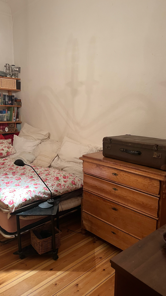 Im großen Schrank befand sich der gleiche Inhalt wie hier in diesem kleinen. Neuware!