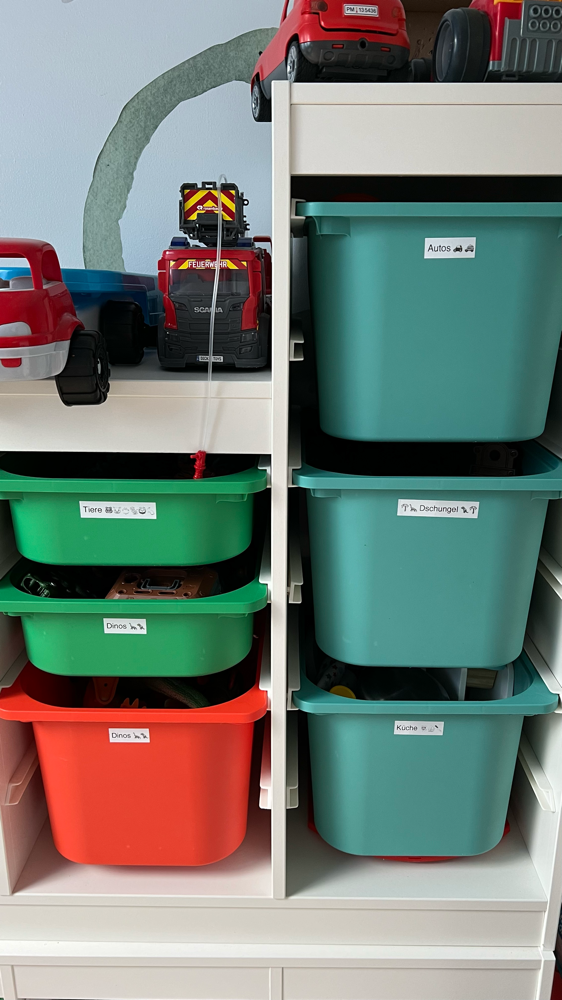 Die Kisten #kindgerecht mit Symbolen gelabelt