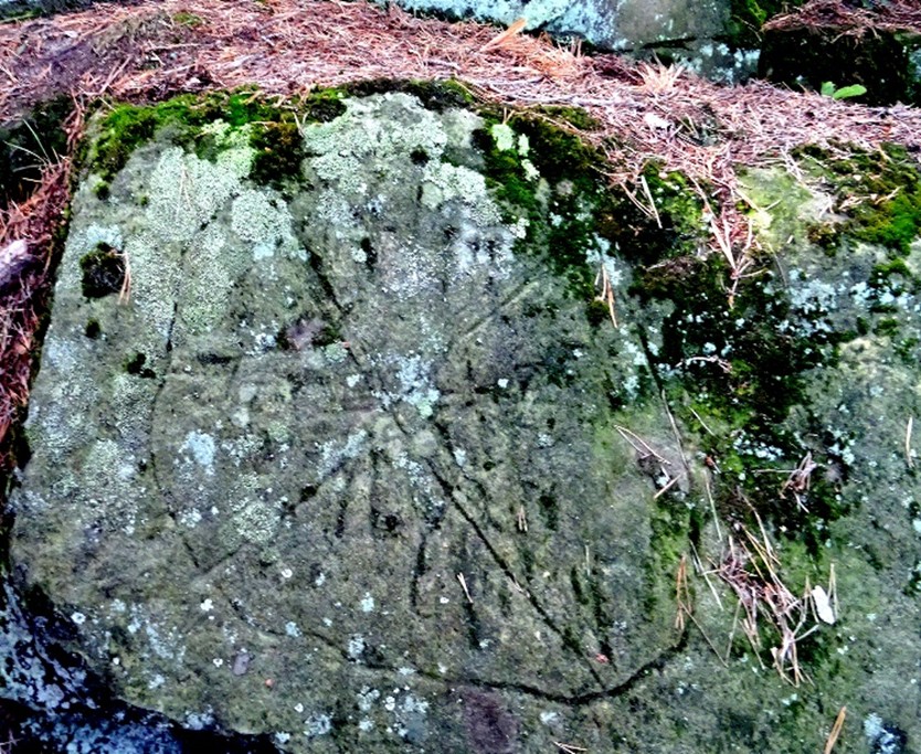 Auch ein Sonnenkreis mit Diagonalen ist hier zu finden