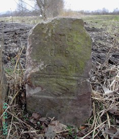 Früher stand der Stein nahe am Mühlgrabens, 500 m weiter im Bruch.