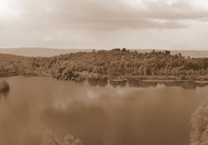 Fotomontage mit dem Teich. Er hatte etwa 120 ha, 