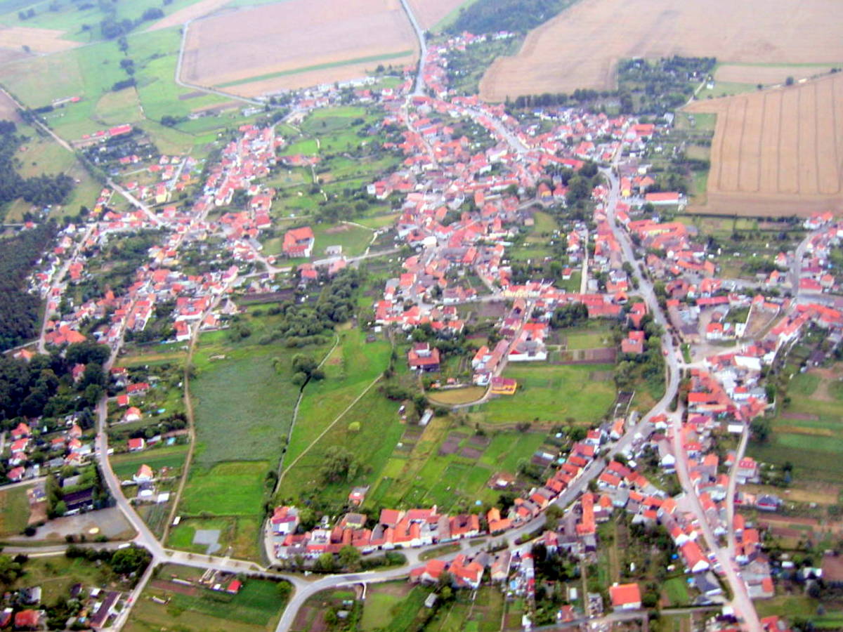 Blick auf Dorfmitte von Osten