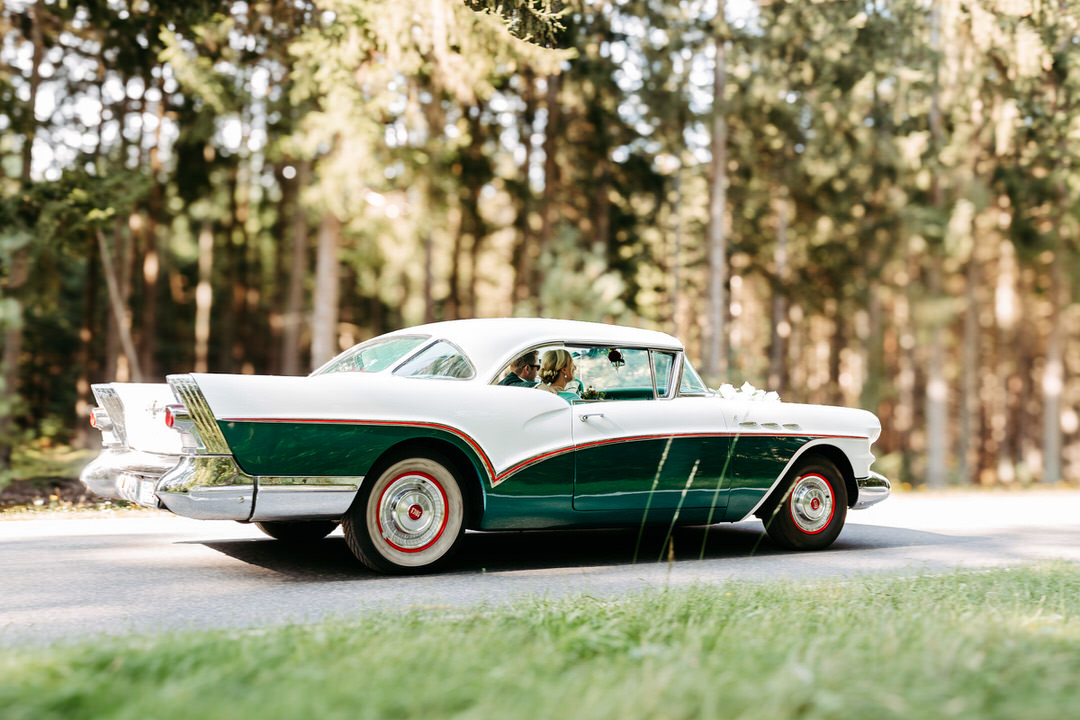 Im Oldtimer zum Brautpaar Shooting