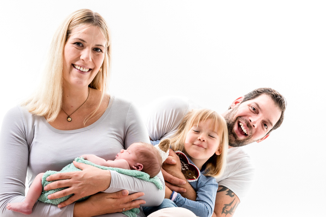 Spaß beim Familienshooting Lüneburg im Fotostudio von FOTOFECHNER