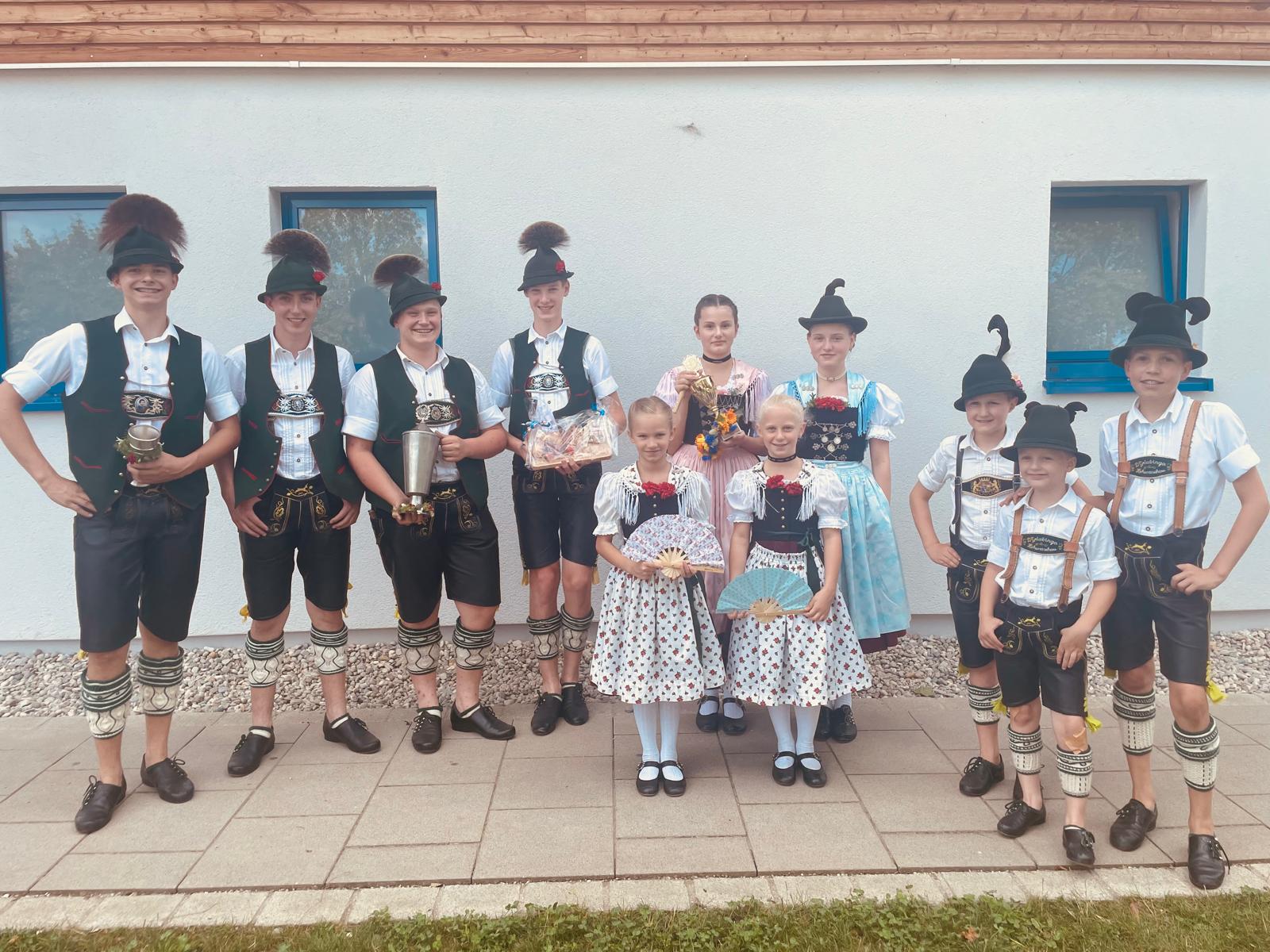 6-Vereine Kinder- und Jugendpreisplattln und Dirndldrahn in der Gemeindehalle